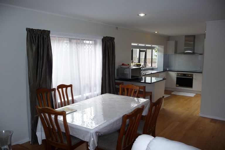 Photo of property in 2/32 Pupuke Road, Takapuna, Auckland, 0622