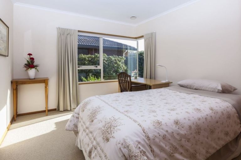 Photo of property in 27 Regency Crescent, Redwood, Christchurch, 8051