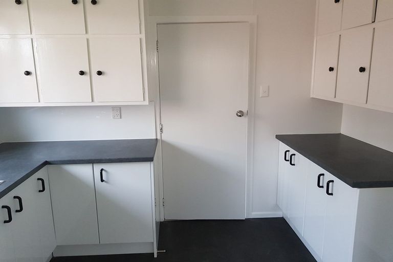 Photo of property in 28-28b Jane Grove, Paparangi, Wellington, 6037