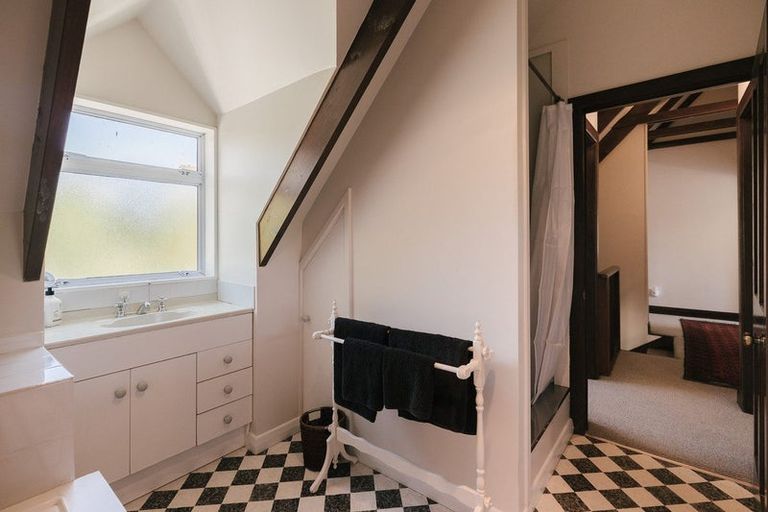 Photo of property in 200 Aokautere Drive, Fitzherbert, Palmerston North, 4471