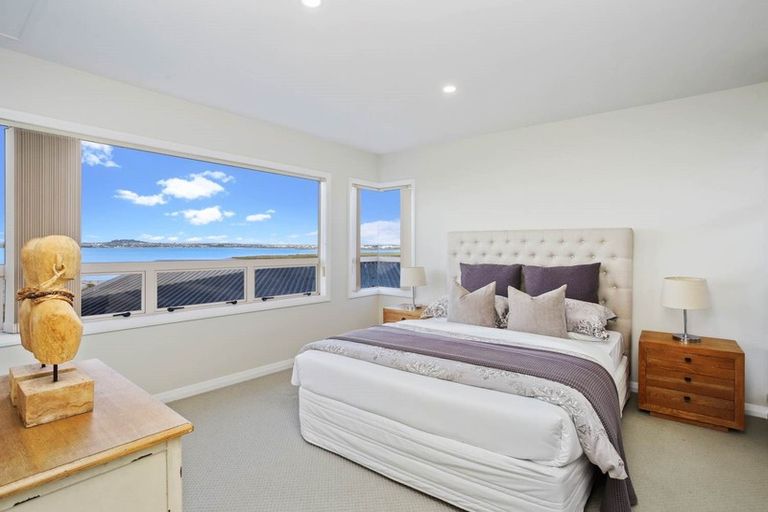 Photo of property in 51 Harbour View Road, Te Atatu Peninsula, Auckland, 0610