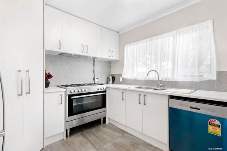 Photo of property in 6 Glenveagh Park Drive, Manurewa, Auckland, 2102