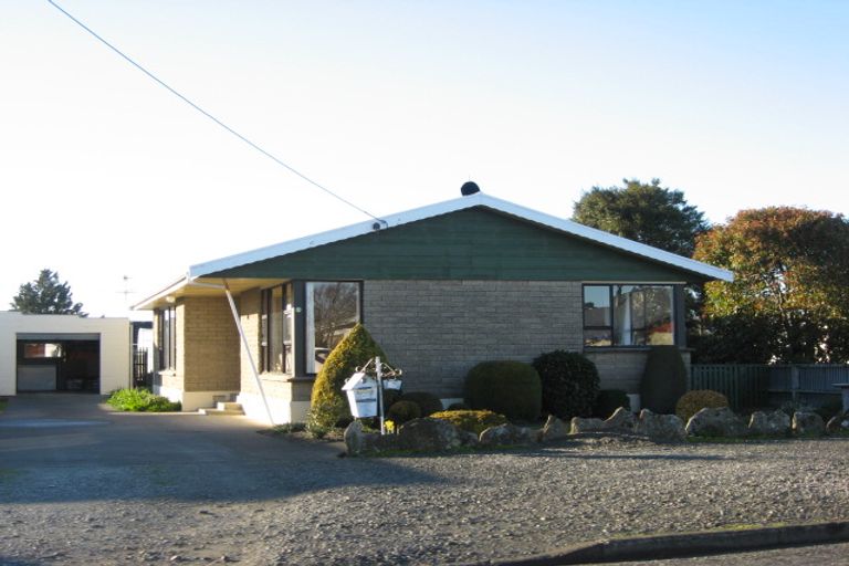 Photo of property in 13 Park Street, Winton, 9720