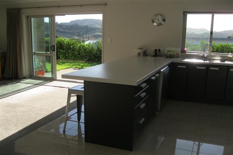 Photo of property in 14 Fendalton Place, Hatfields Beach, Orewa, 0931