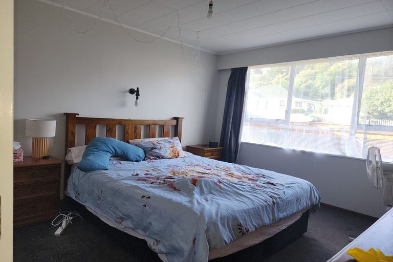 Photo of property in 3 Hawthorn Crescent, Stokes Valley, Lower Hutt, 5019