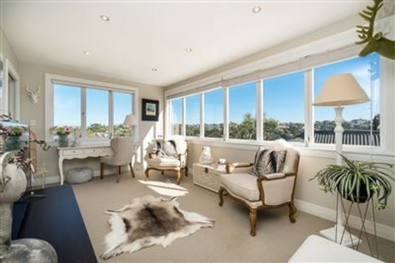 Photo of property in 1/41 Seaview Avenue, Northcote, Auckland, 0627