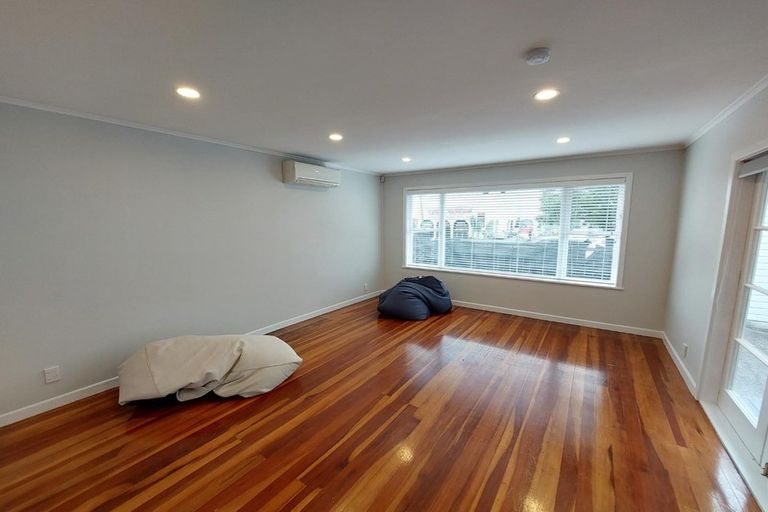 Photo of property in 4096 Great North Road, Glen Eden, Auckland, 0602