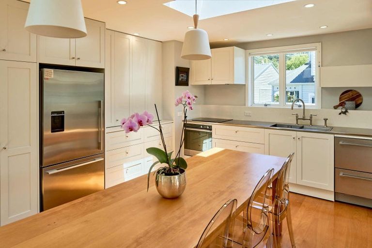 Photo of property in 386 Muritai Road, Eastbourne, Lower Hutt, 5013