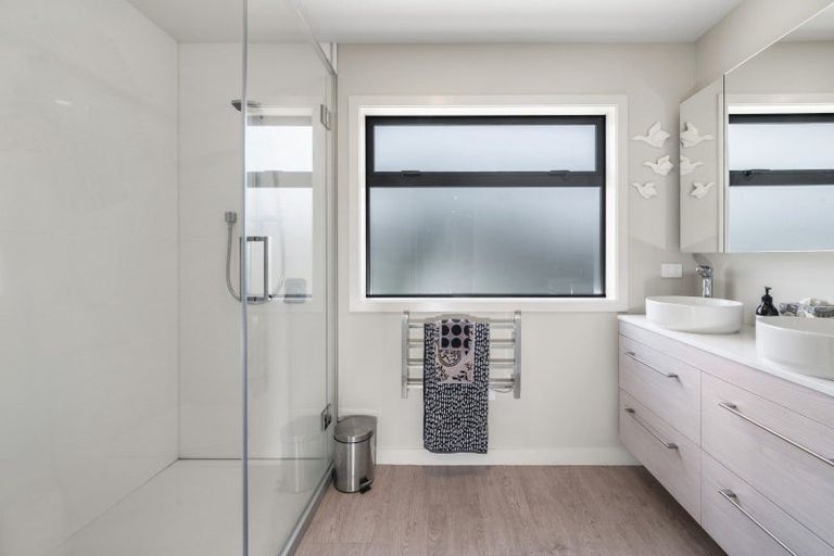 Photo of property in 28 Mata Place, Kinloch, Taupo, 3377