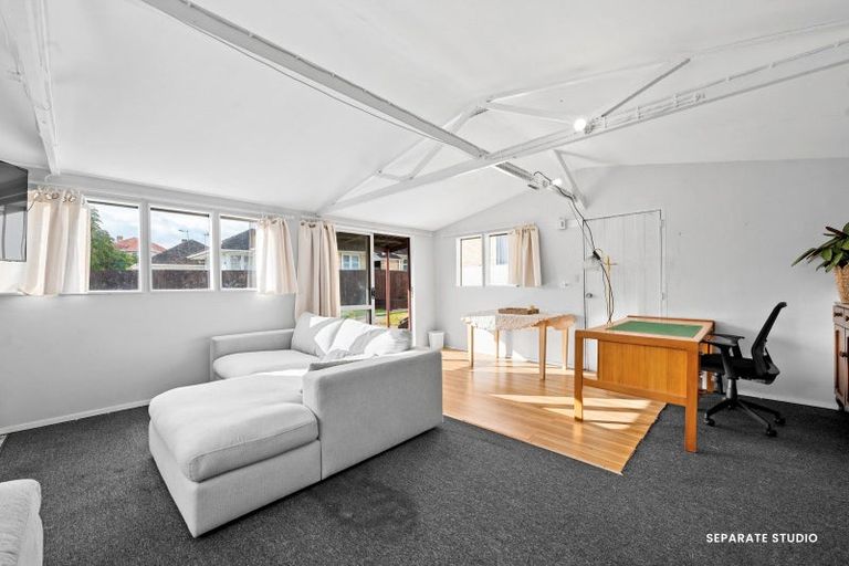 Photo of property in 1 Denz Street, Maeroa, Hamilton, 3200