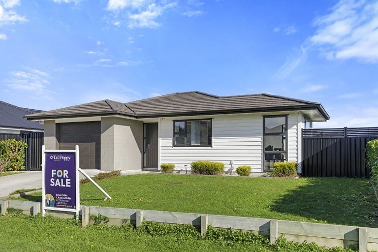 Photo of property in 5 Kerrigan Crescent, Wallaceville, Upper Hutt, 5018