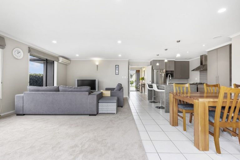 Photo of property in 15 Parkwood Place, Huntington, Hamilton, 3210