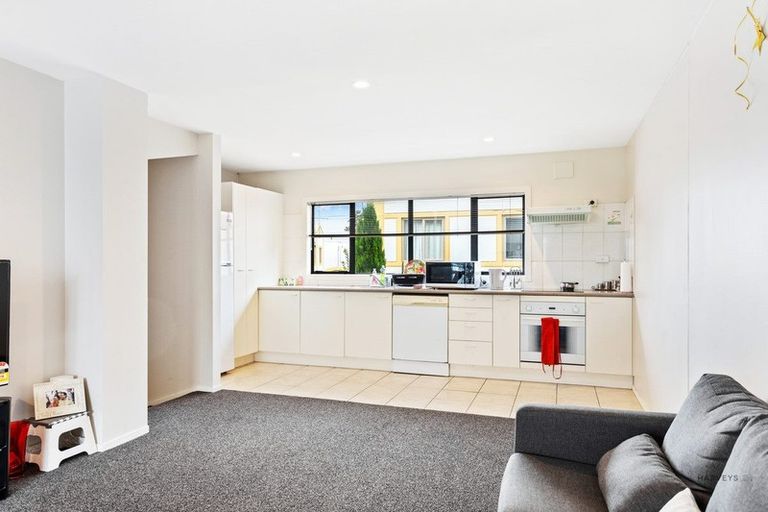 Photo of property in Krisley Court, 15/6 Ambrico Place, New Lynn, Auckland, 0600