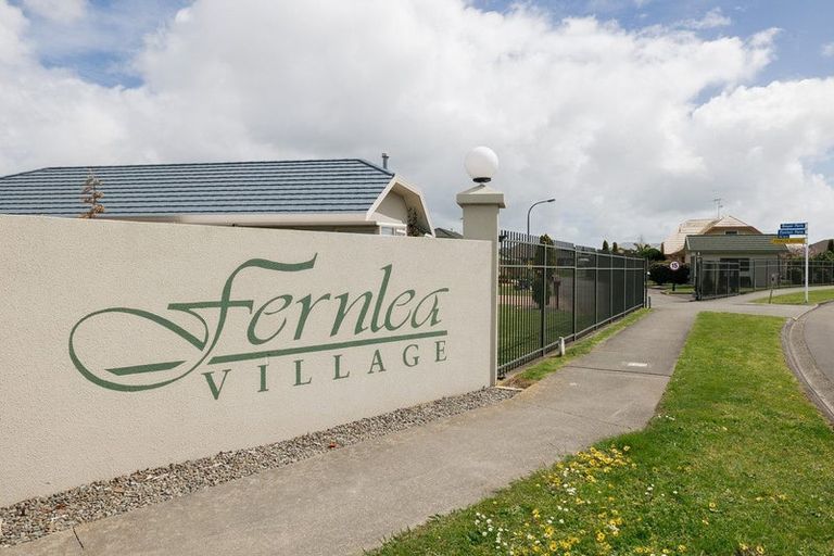 Photo of property in 5 Royal Fern, Kelvin Grove, Palmerston North, 4414