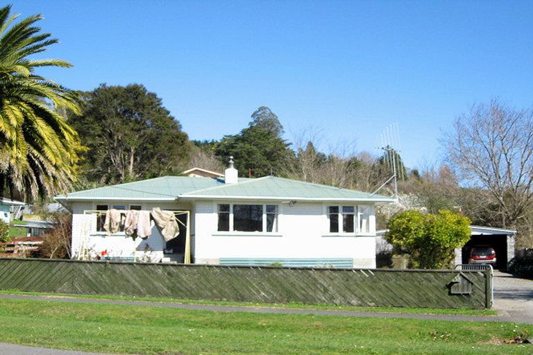 Photo of property in 34 Milne Street, Hunterville, 4730