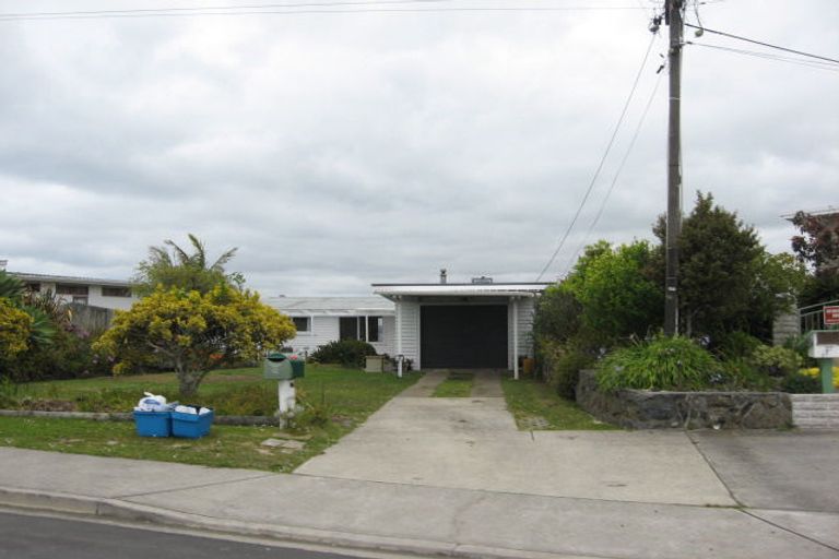 Photo of property in 29 Roberts Road, Matakatia, Whangaparaoa, 0930