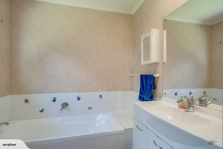 Photo of property in 11 Avon Rise, Welcome Bay, Tauranga, 3112