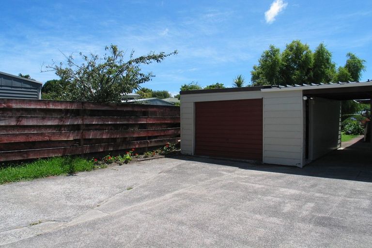 Photo of property in 4/11a Bayside Avenue, Te Atatu Peninsula, Auckland, 0610