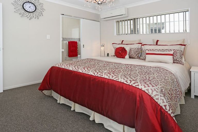 Photo of property in 16a Cedar Heights Avenue, Massey, Auckland, 0614