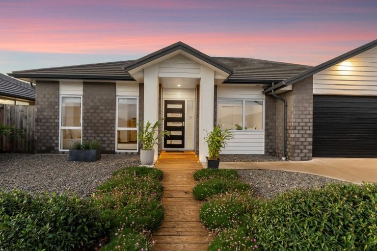 Photo of property in 57 Te Kio Crescent, Papamoa Beach, Papamoa, 3118