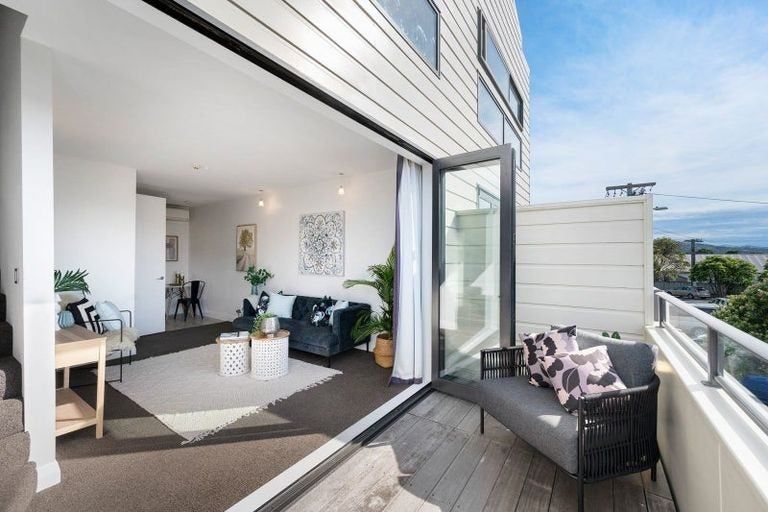 Photo of property in 2/1a Elizabeth Street, Petone, Lower Hutt, 5012