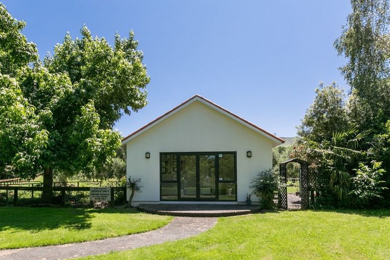 Photo of property in 92 Ellis Wallace Road, Eskdale, Napier, 4182