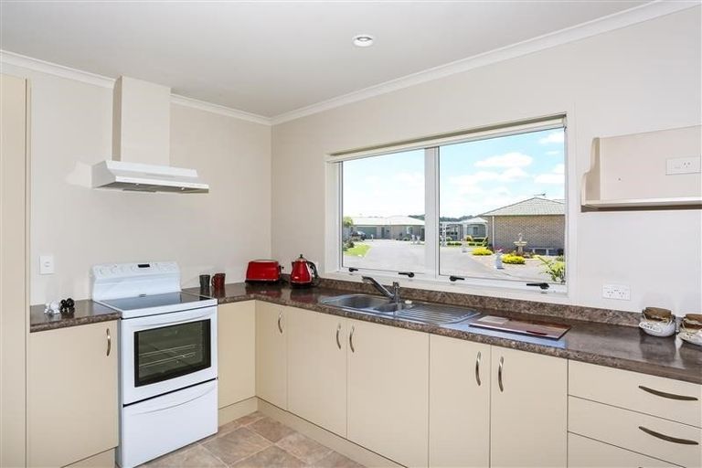Photo of property in 4/8 Village Place, Tuakau, 2121