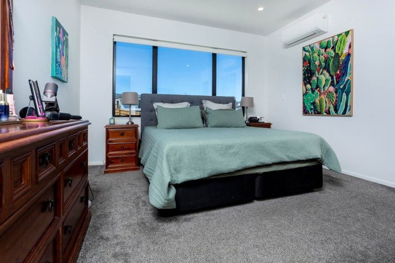 Photo of property in 10 Awaiti Way, Orewa, 0931