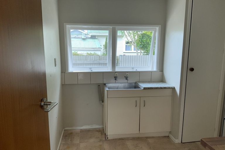 Photo of property in 100 Main Road, Waikanae, 5036