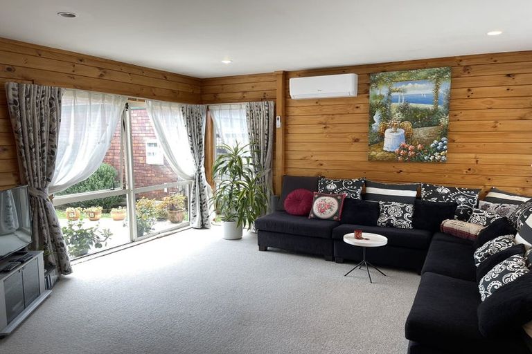 Photo of property in 1/15 Emma Court, Northpark, Auckland, 2013