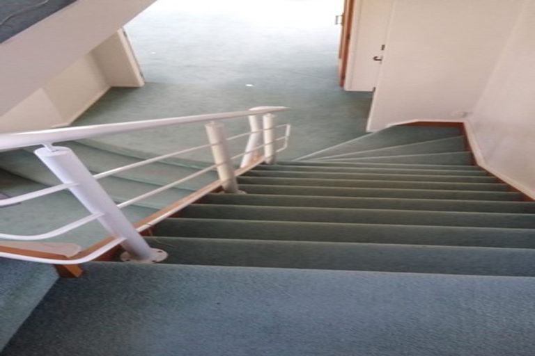 Photo of property in 52 Molyneux Close, Whitby, Porirua, 5024