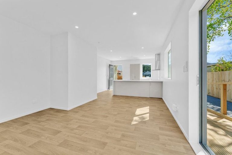 Photo of property in 4/5 Westminster Road, Wainuiomata, Lower Hutt, 5014