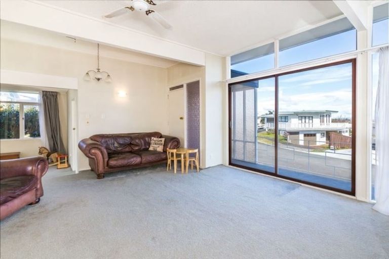 Photo of property in 20 Hinerau Grove, Waipahihi, Taupo, 3330