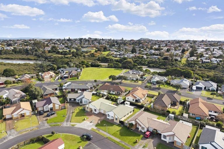 Photo of property in 11 Fernbrook Close, Burswood, Auckland, 2013