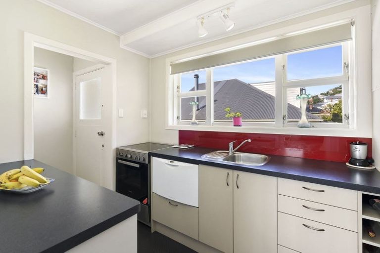 Photo of property in 8 Naughton Terrace, Kilbirnie, Wellington, 6022