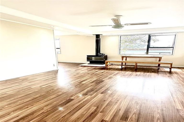 Photo of property in 1/1 Rebecca Rise, Weymouth, Auckland, 2103