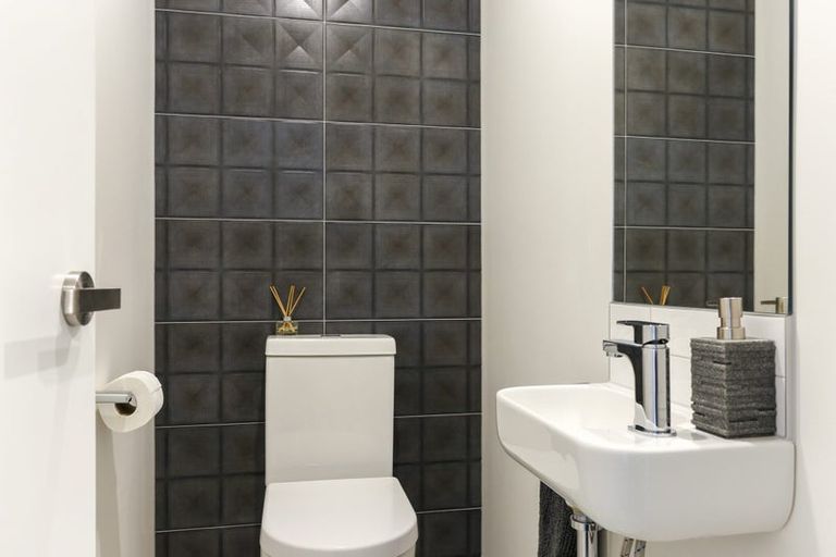 Photo of property in 62 Hobsonville Point Road, Hobsonville, Auckland, 0616