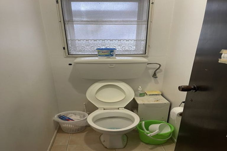 Photo of property in 1/40 Aviemore Drive, Highland Park, Auckland, 2010