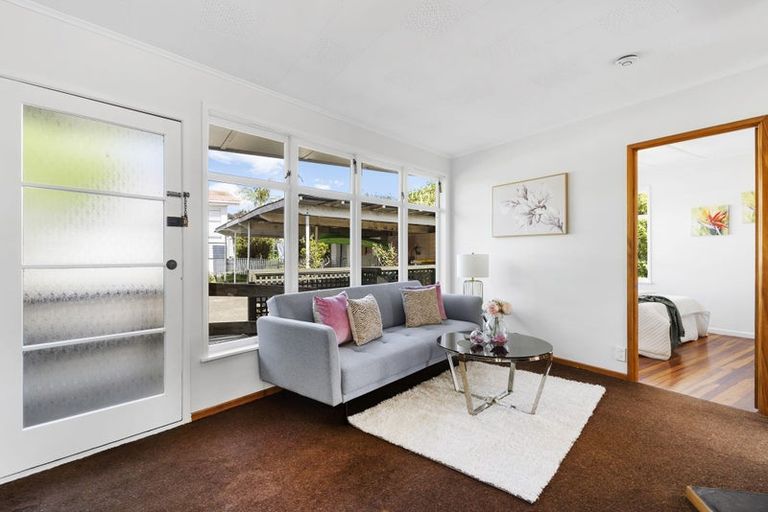 Photo of property in 3/116 Beach Haven Road, Beach Haven, Auckland, 0626