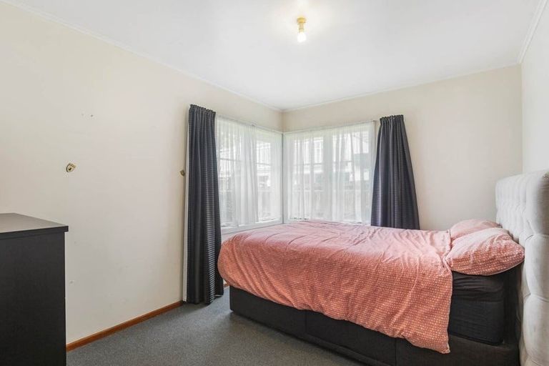 Photo of property in 19 Vodanovich Road, Te Atatu South, Auckland, 0610