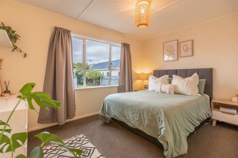 Photo of property in 1/57 Meeanee Road, Taradale, Napier, 4112