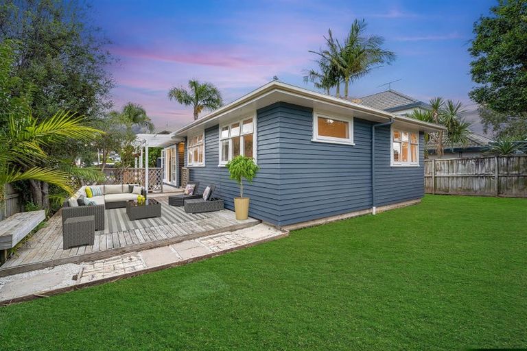 Photo of property in 2/156 Nile Road, Milford, Auckland, 0620