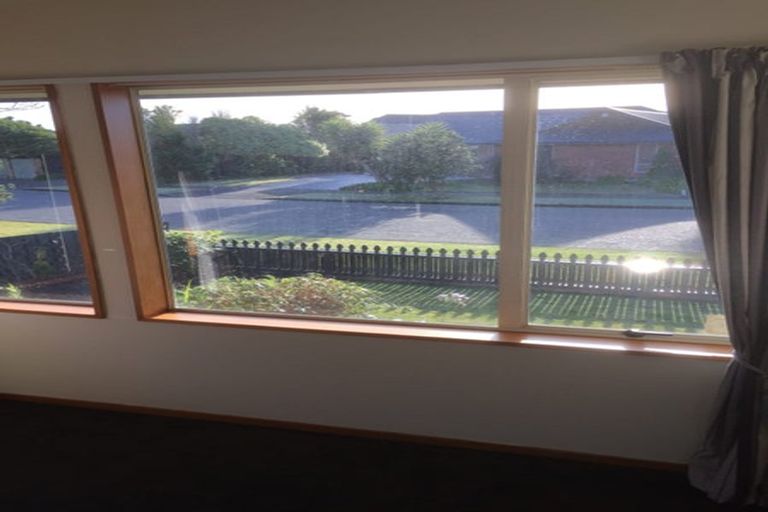 Photo of property in 19 Orlando Crescent, Waimairi Beach, Christchurch, 8083