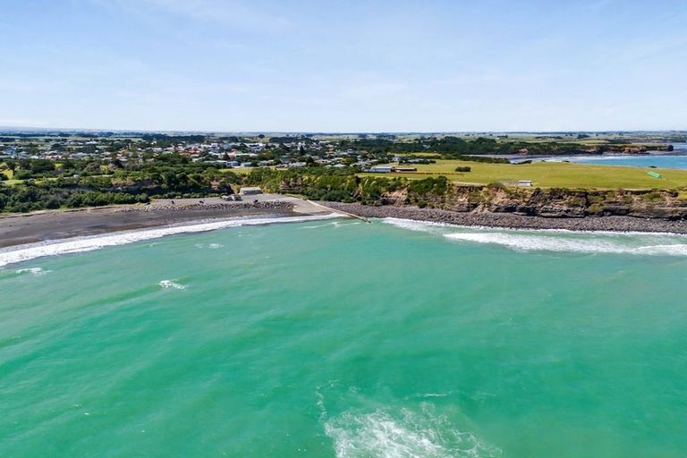 Photo of property in 32 Dieffenbach Street, Opunake, 4616