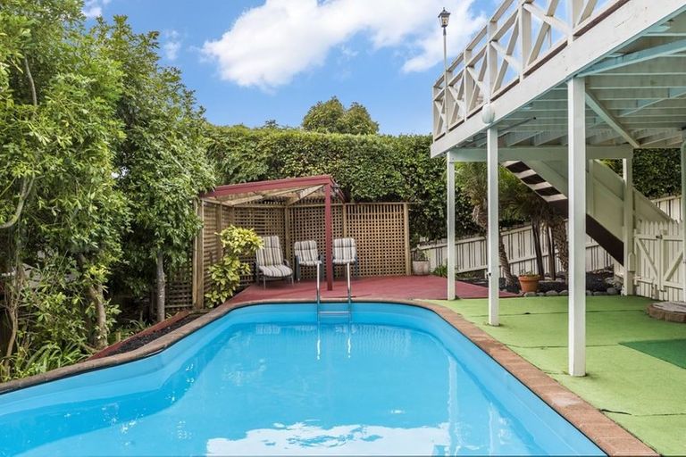 Photo of property in 32 Danbury Drive, Torbay, Auckland, 0630