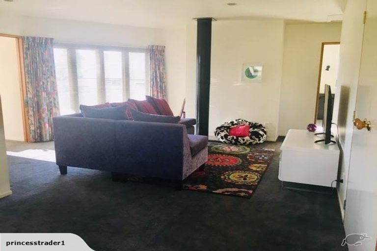 Photo of property in 9 Dallinger Street, St Andrews, Hamilton, 3200