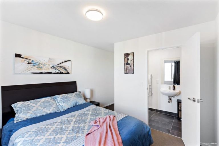 Photo of property in 77 Grove Road, Papakura, 2110