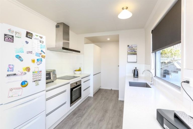 Photo of property in 14 South Road, Moturoa, New Plymouth, 4310