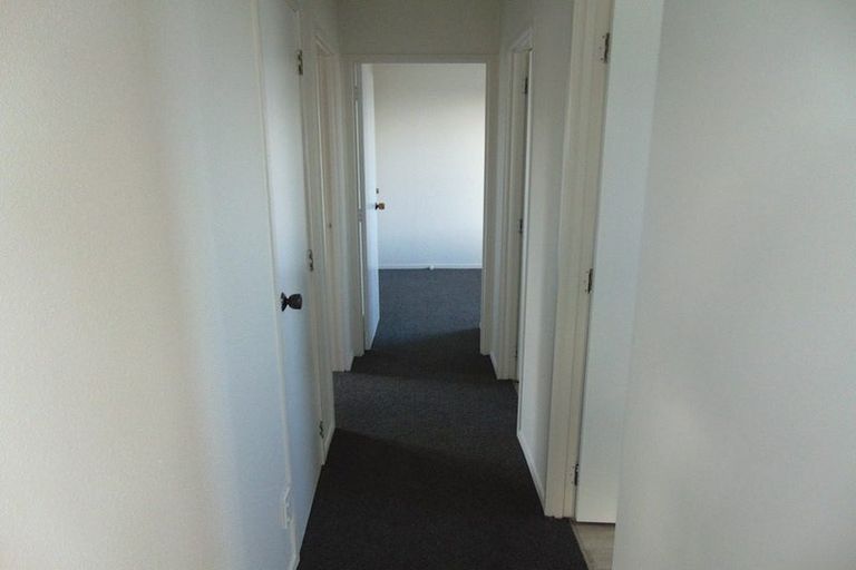 Photo of property in 1/8 Myna Place, Weymouth, Auckland, 2103