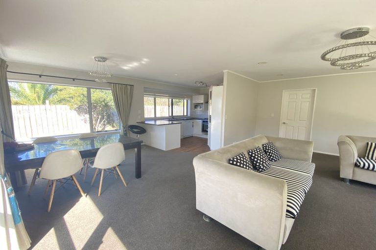 Photo of property in 2/88 Simmental Crescent, Somerville, Auckland, 2014